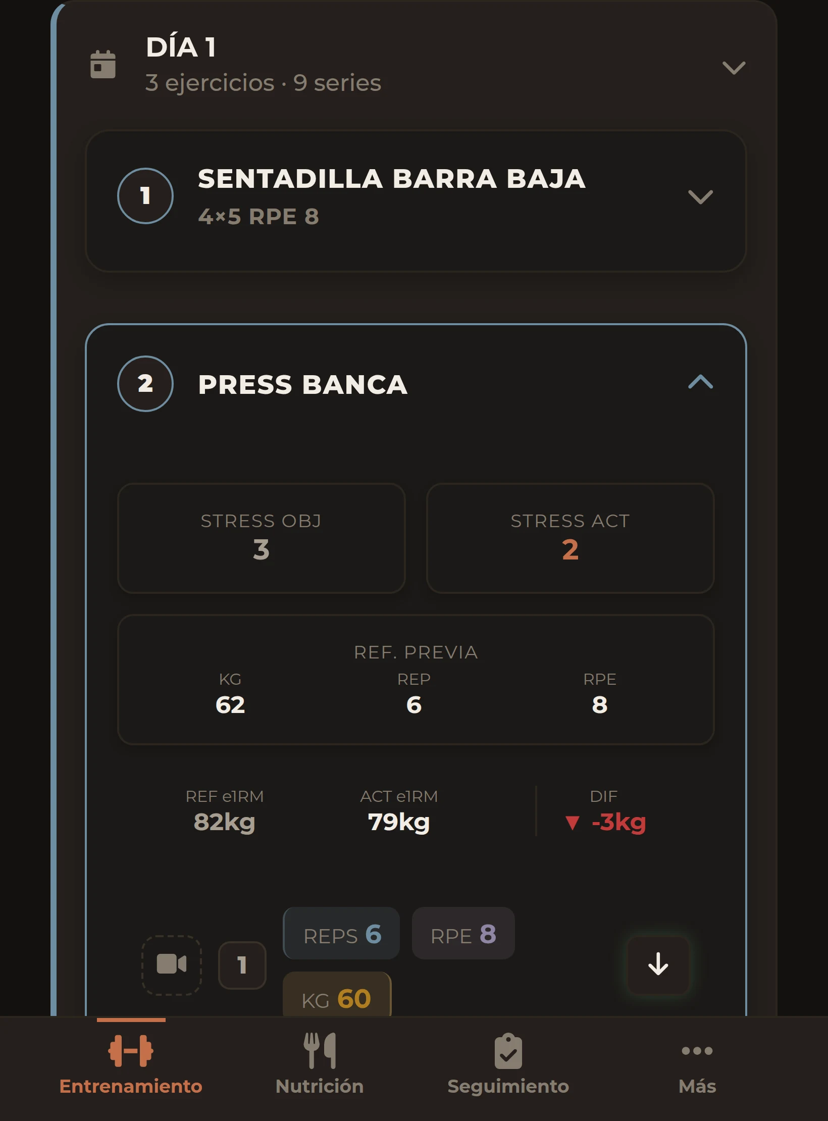Entrenamiento del día en la app de atleta, con ejercicios, series y registro
